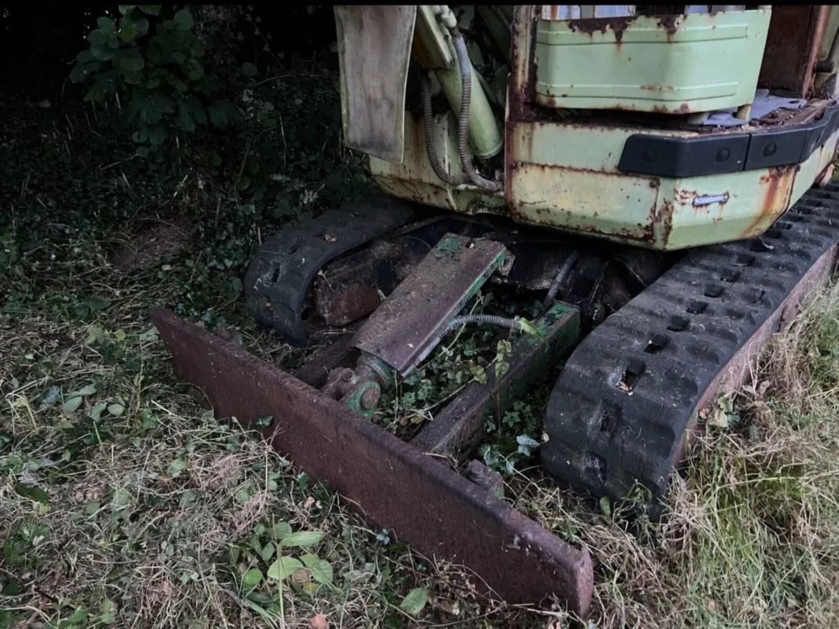 3 Ton Kobelco Digger - Image 3