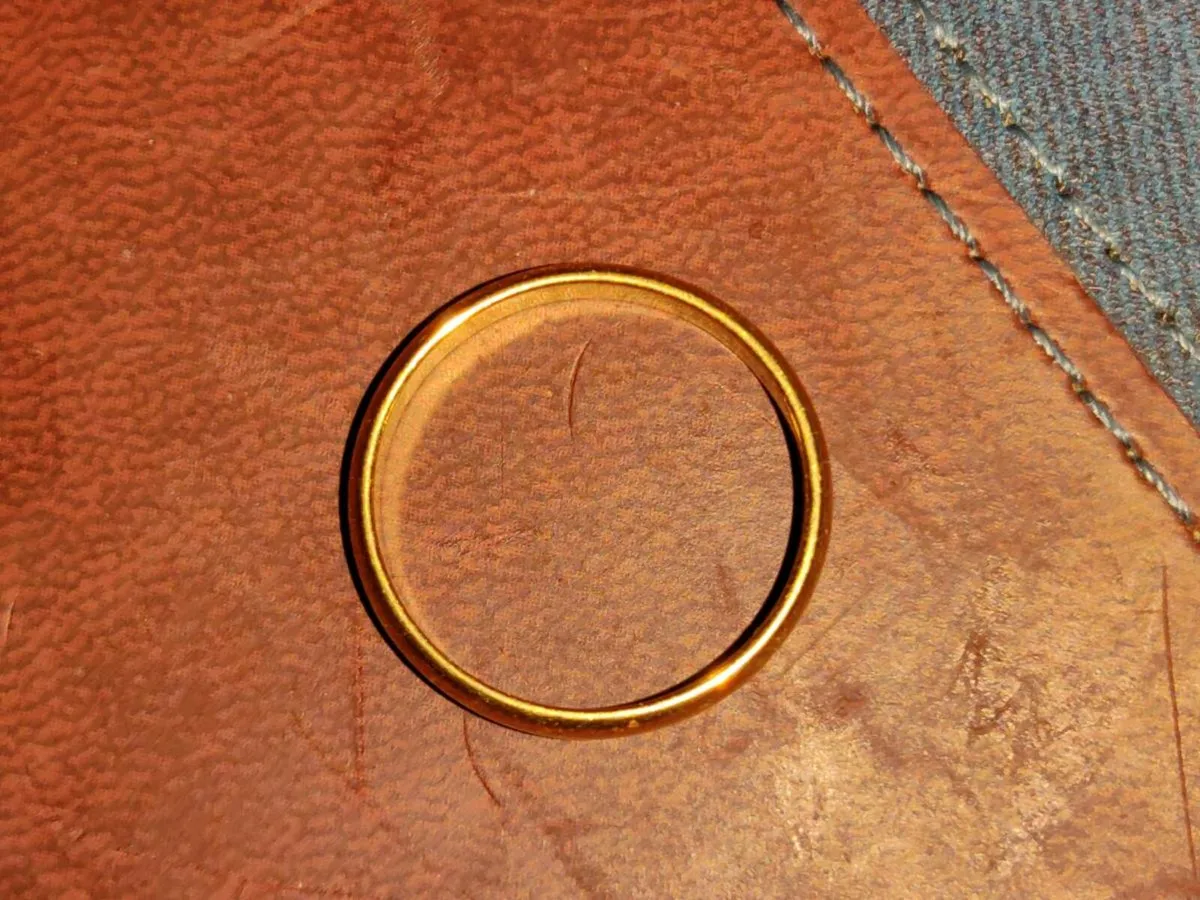 D-SHAPED WEDDING, 9CT Thick Gold New Unisex Ring ! - Image 3