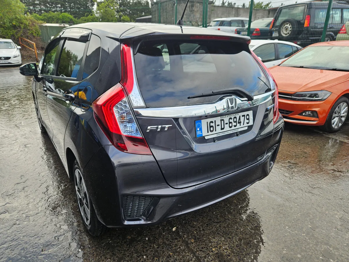 2016 Honda Fit Hybrid Automatic/ Leather Spec - Image 4