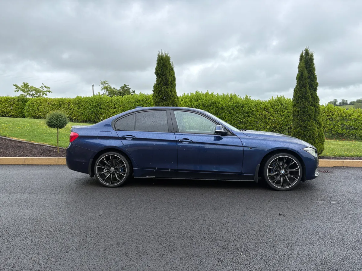 BMW 3-Series 2016 - Image 4