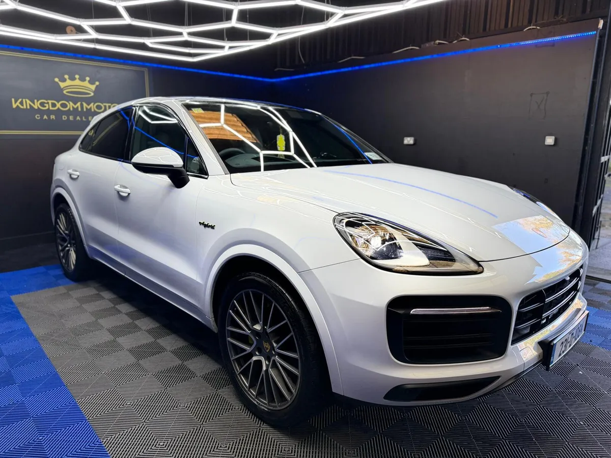 Porsche Cayenne,Panoramic,LIKE NEW,Low mills - Image 3