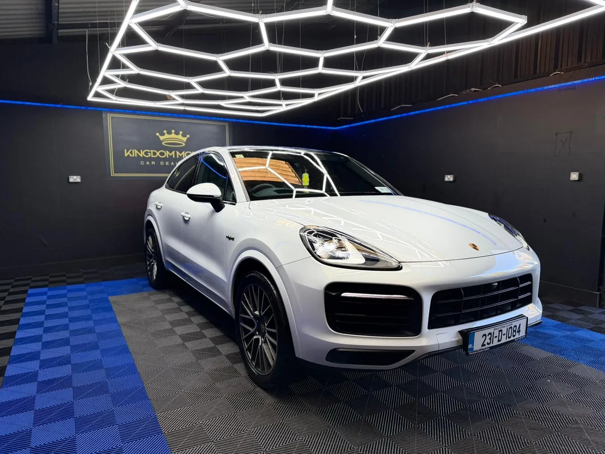 Porsche Cayenne,Panoramic,LIKE NEW,Low mills - Image 2