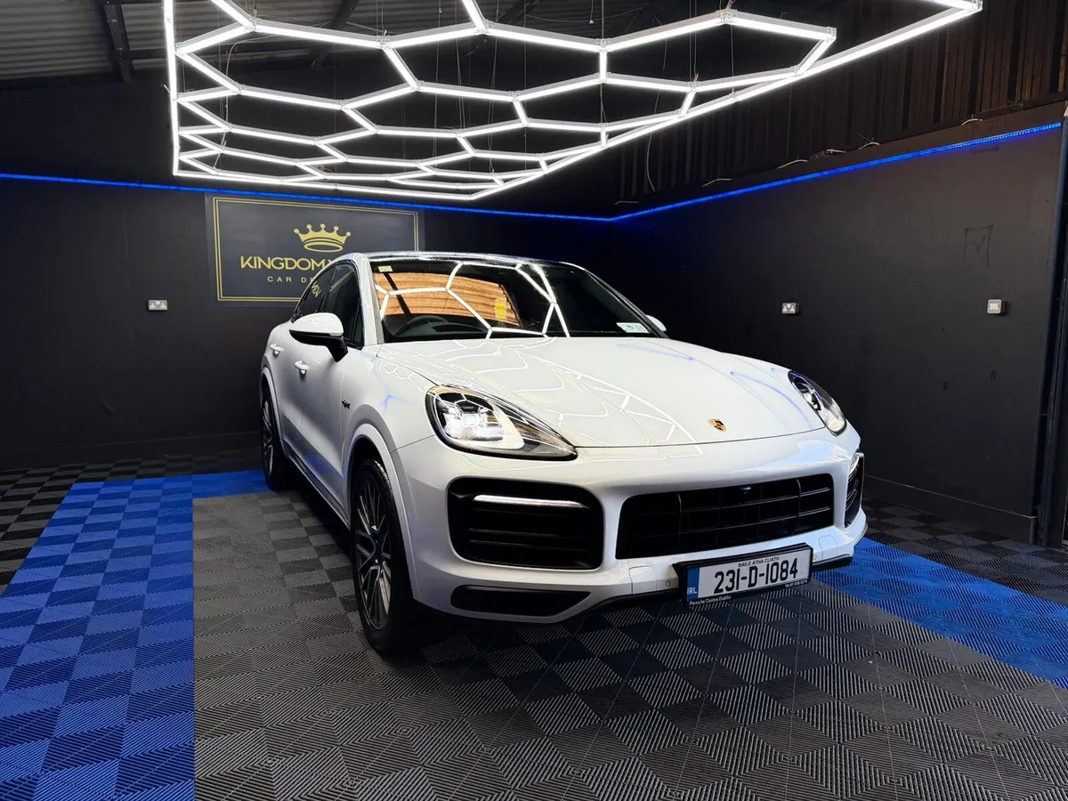 Porsche Cayenne,Panoramic,LIKE NEW,Low mills - Image 4