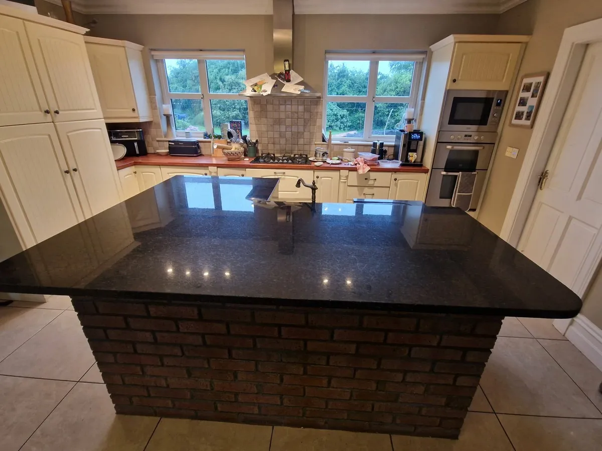 Granite counter top - Image 1