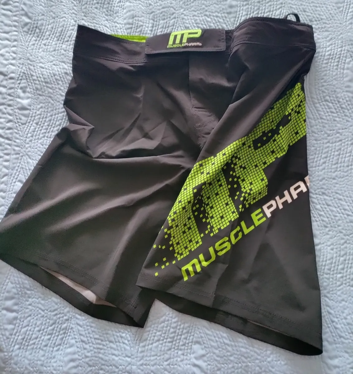 MusclePharm Gym shorts XL New - Image 3