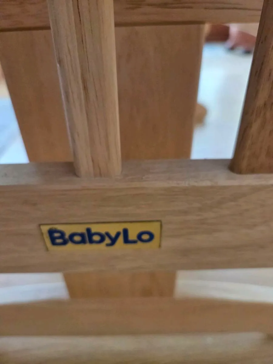 Babylo glider crib and booster seat - Image 1