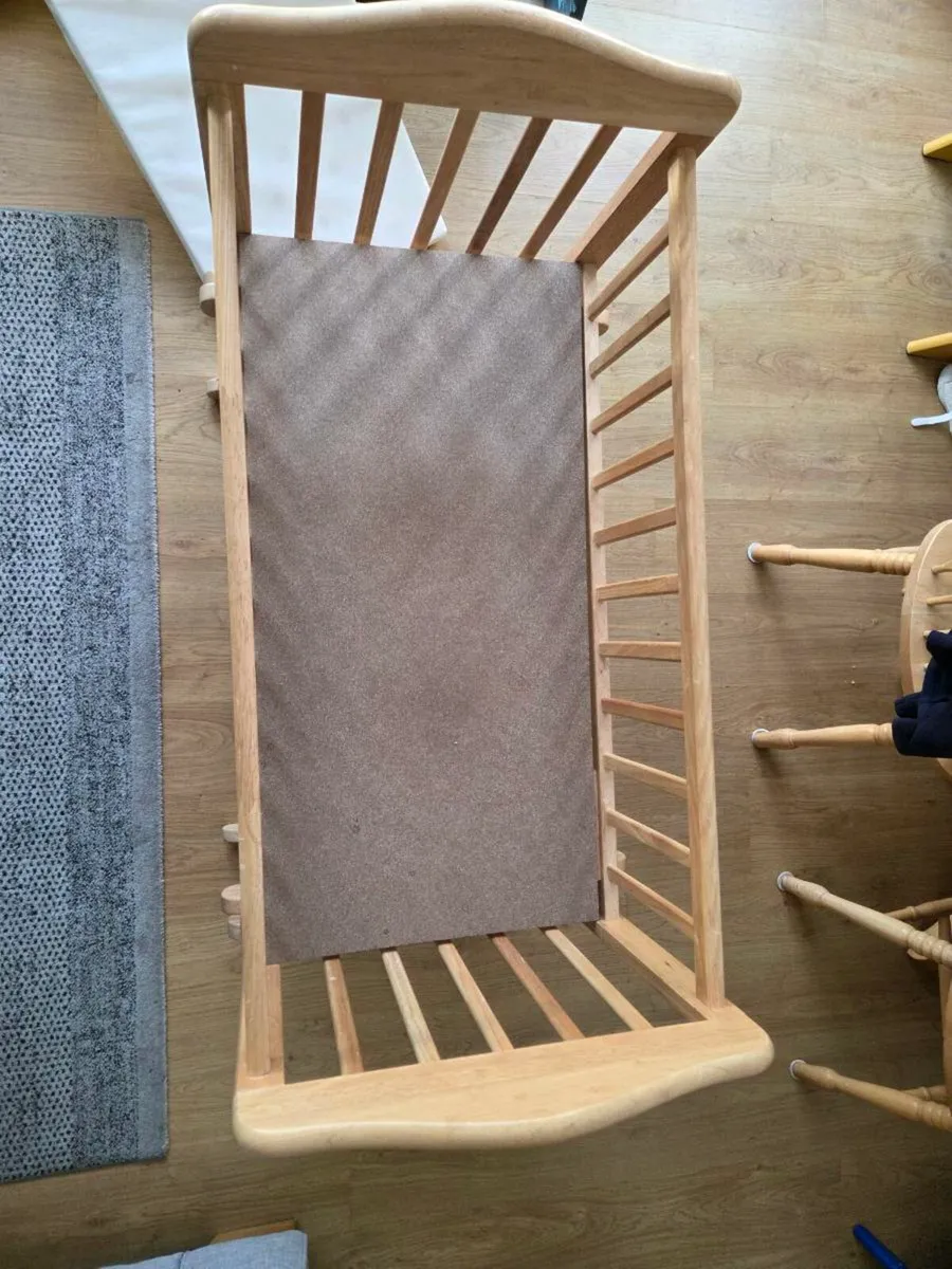 Babylo glider crib and booster seat - Image 3