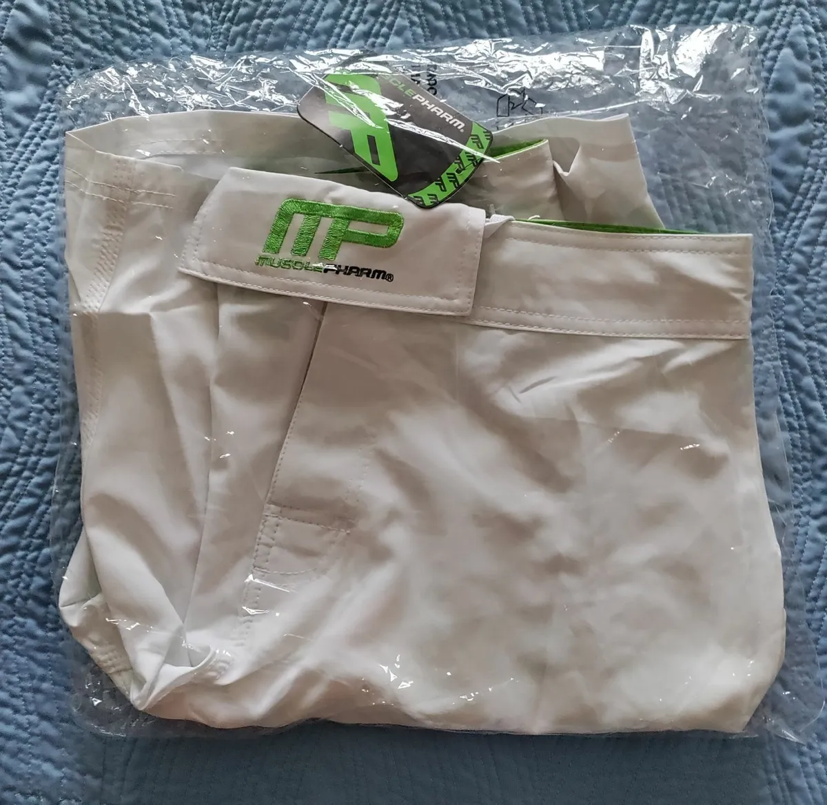 MusclePharm Gym shorts L New - Image 2
