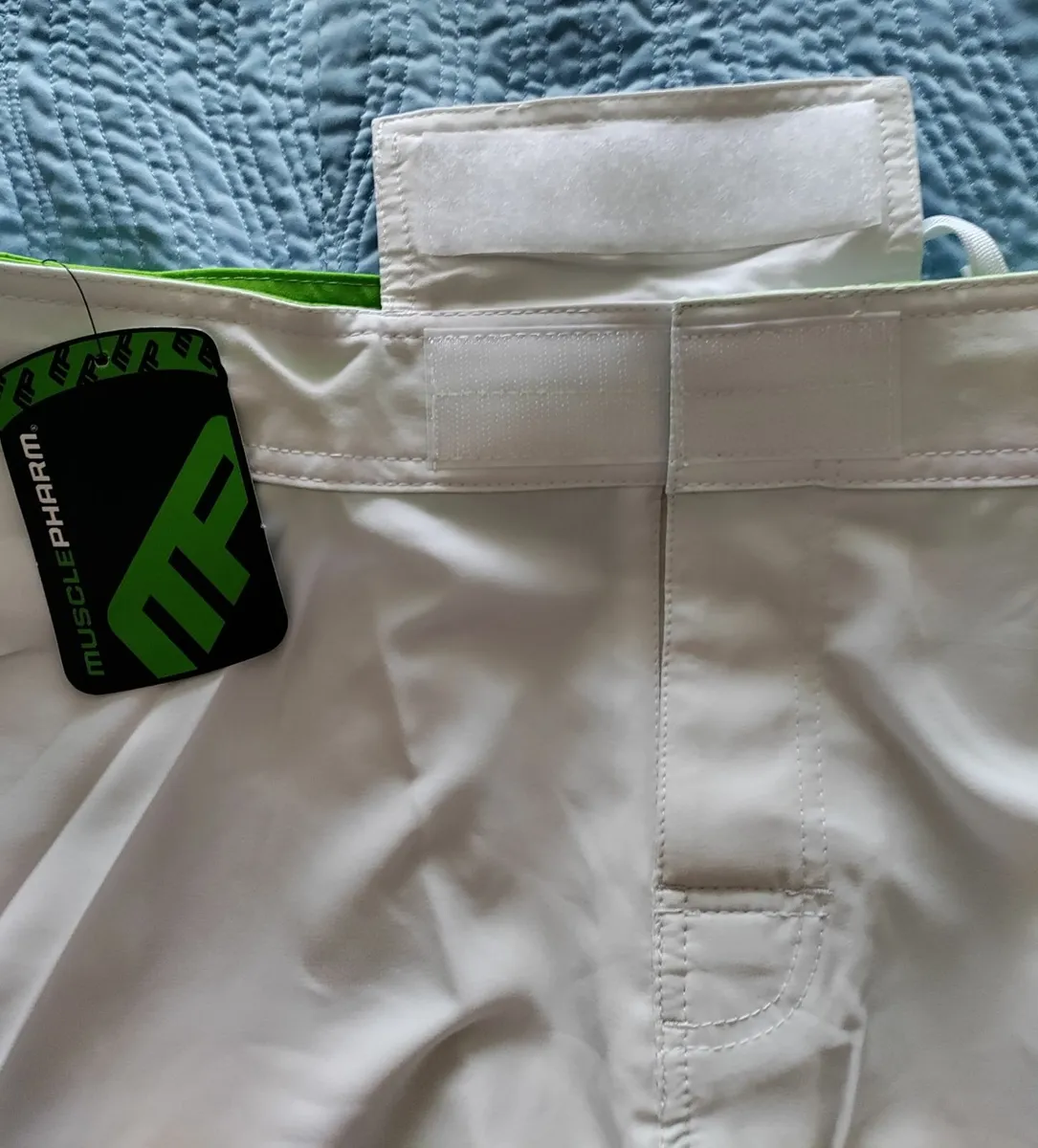 MusclePharm Gym shorts L New - Image 3