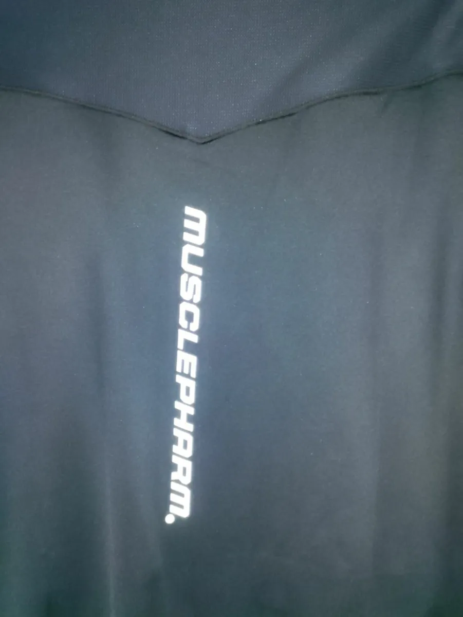 MusclePharm Gym Track Top L New - Image 2