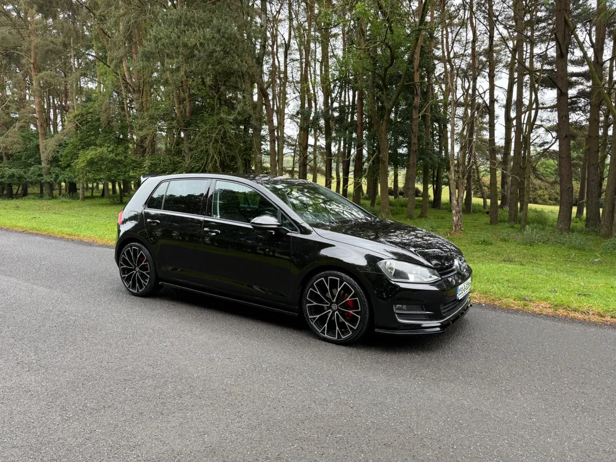 Volkswagen Golf  Highline TDI - Image 1