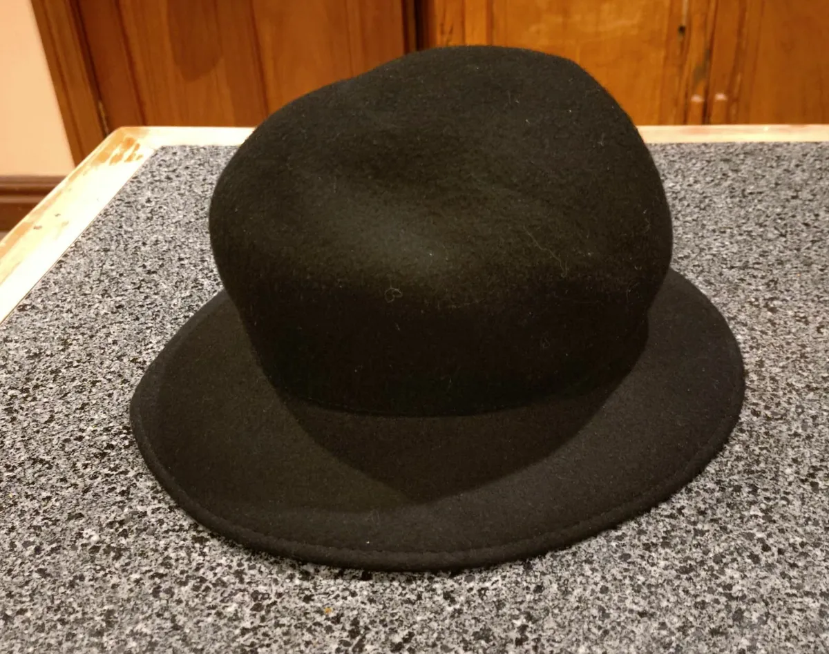 MORE LADIES HATS. - Image 1