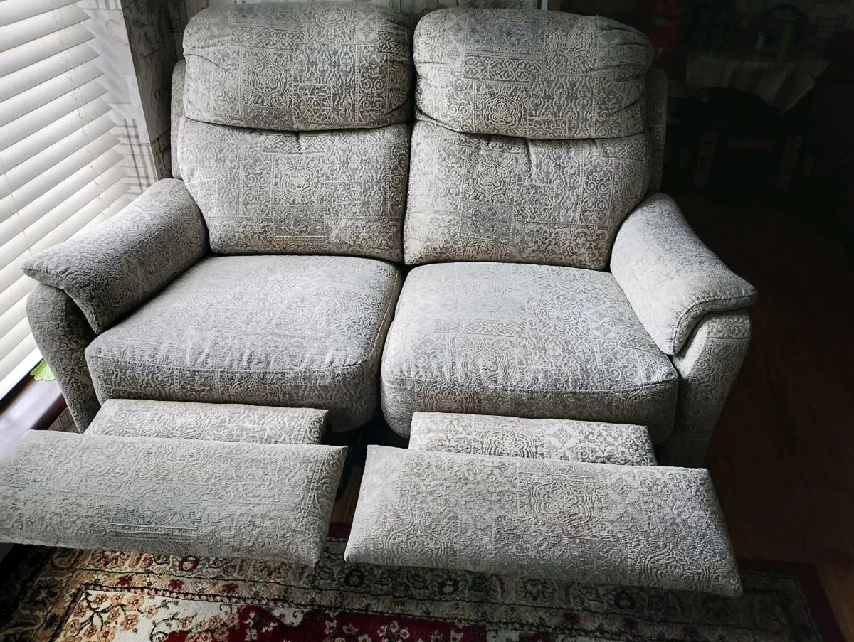 2 seater couch and a armchair - Image 1