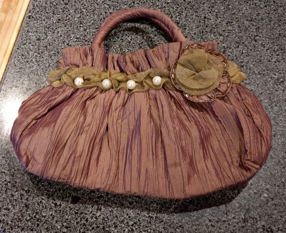 MORE LADIES HANDBAGS. - Image 4