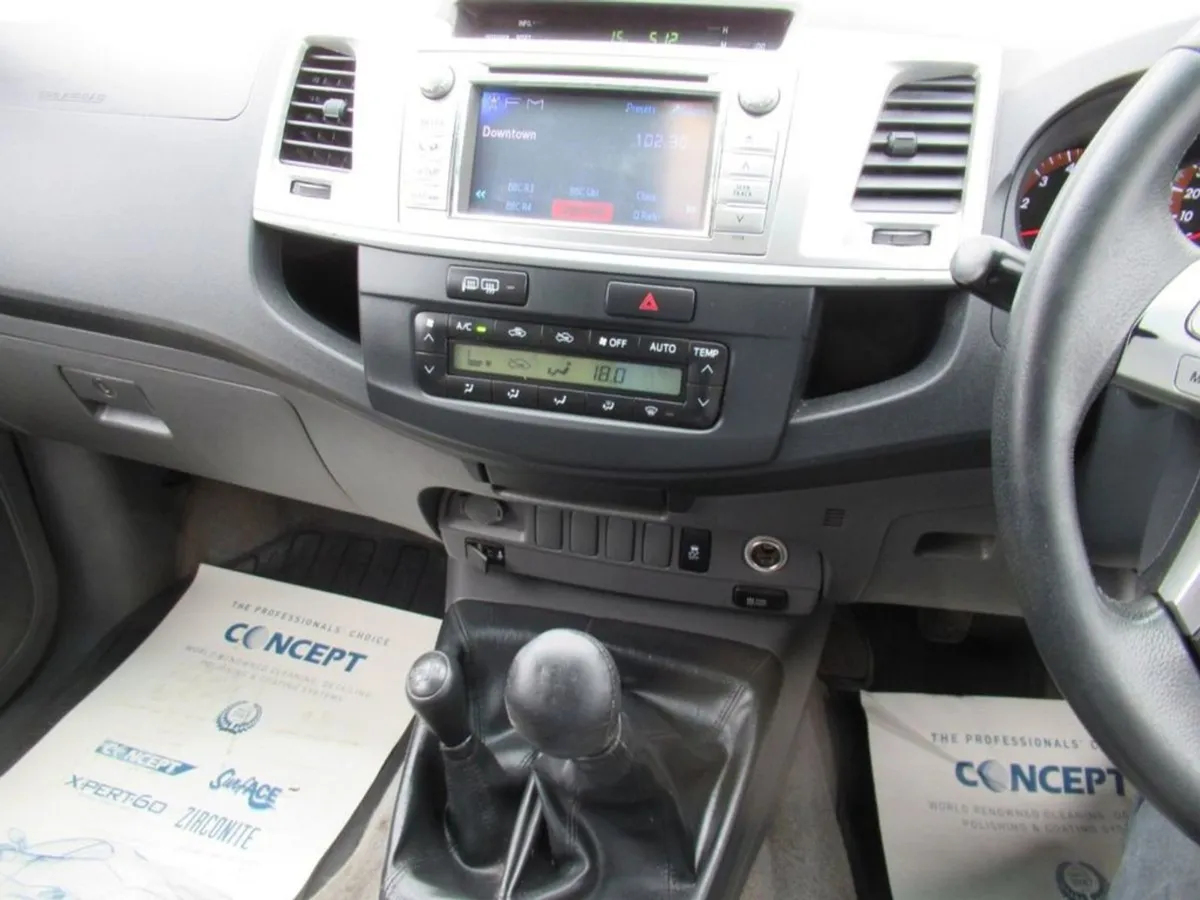 Toyota HiLux 3.0 D-4d Invincible Pickup Double Ca - Image 4