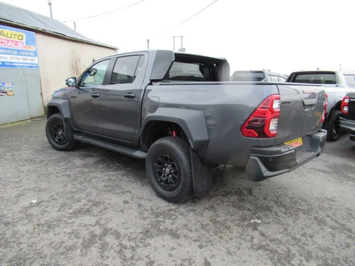Toyota HiLux 2.8 D-4d GR Sport II Pickup Double C - Image 2