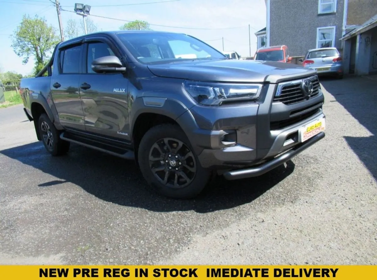 Toyota HiLux 2.8 D-4d Invincible X Pickup Double - Image 1