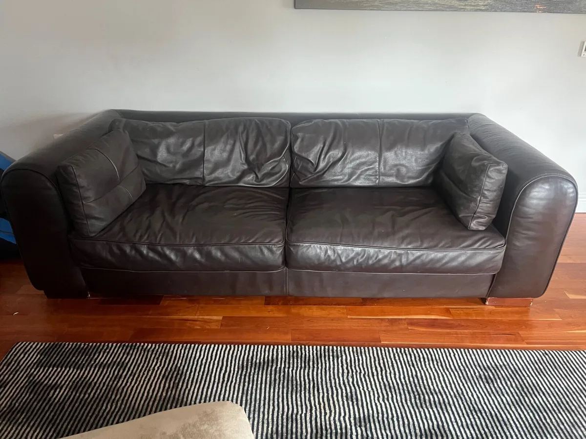 Three seater leather couch - Image 1