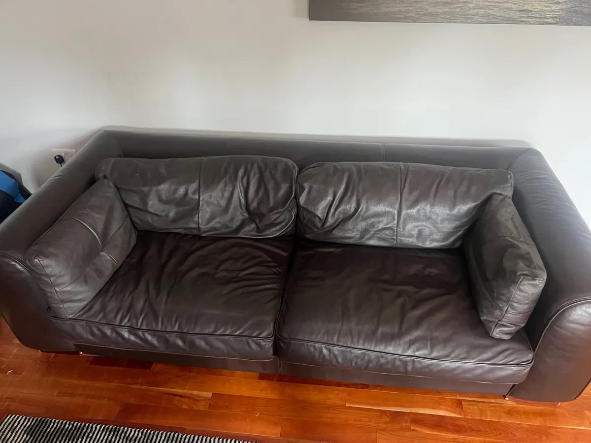 Three seater leather couch - Image 3