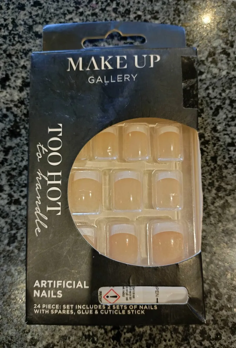 ARTIFICIAL NAILS IN BOX. - Image 2