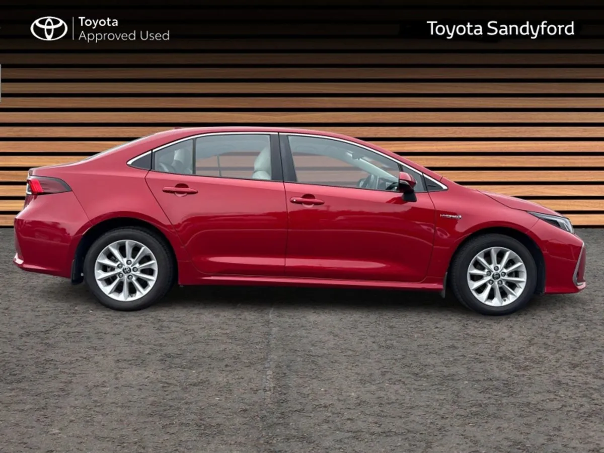 Toyota Corolla Full Beige Leather // Toyota Safet - Image 3