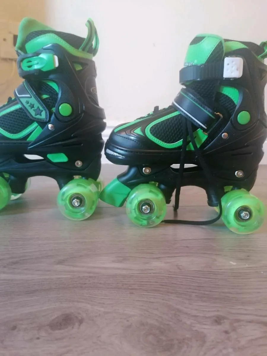 Skates - Image 1