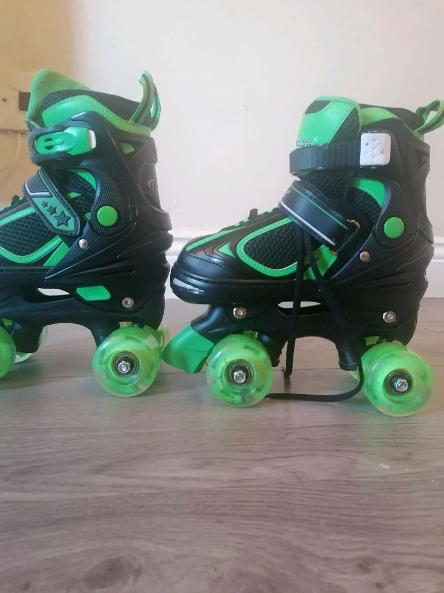 Skates - Image 2