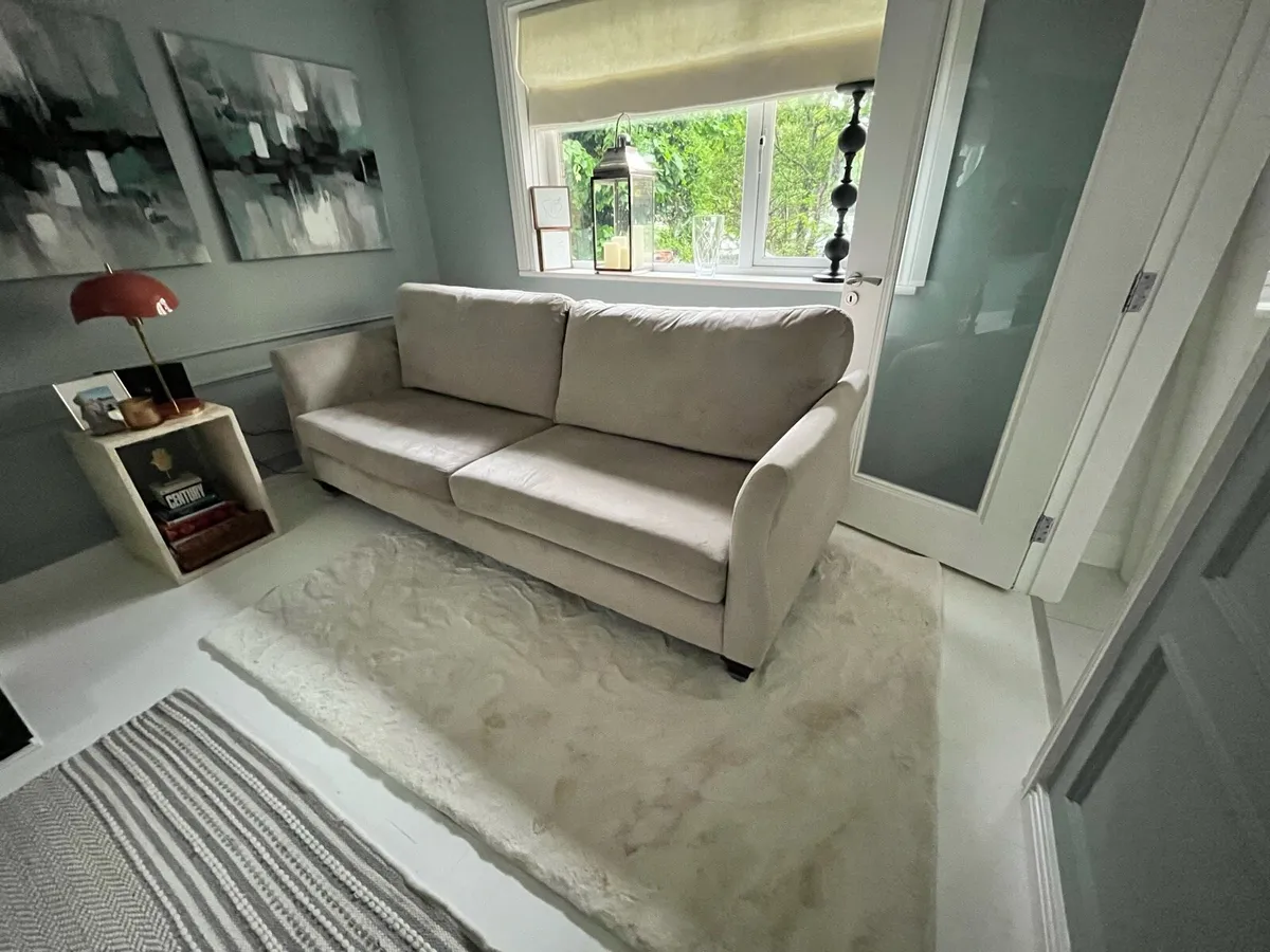 Sofa spotless condition - Image 1