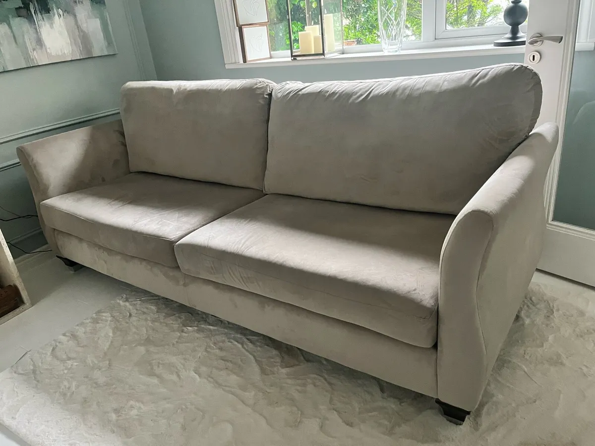 Sofa spotless condition - Image 2