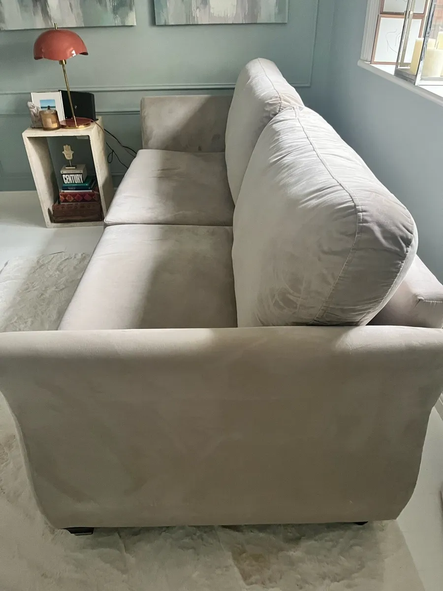 Sofa spotless condition - Image 3