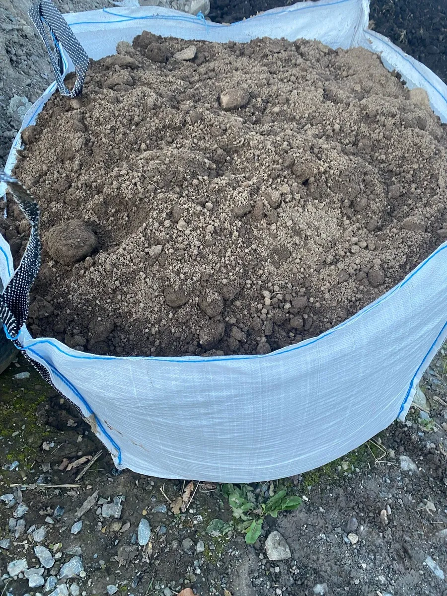 Farmyard compost & Topsoil - Image 1