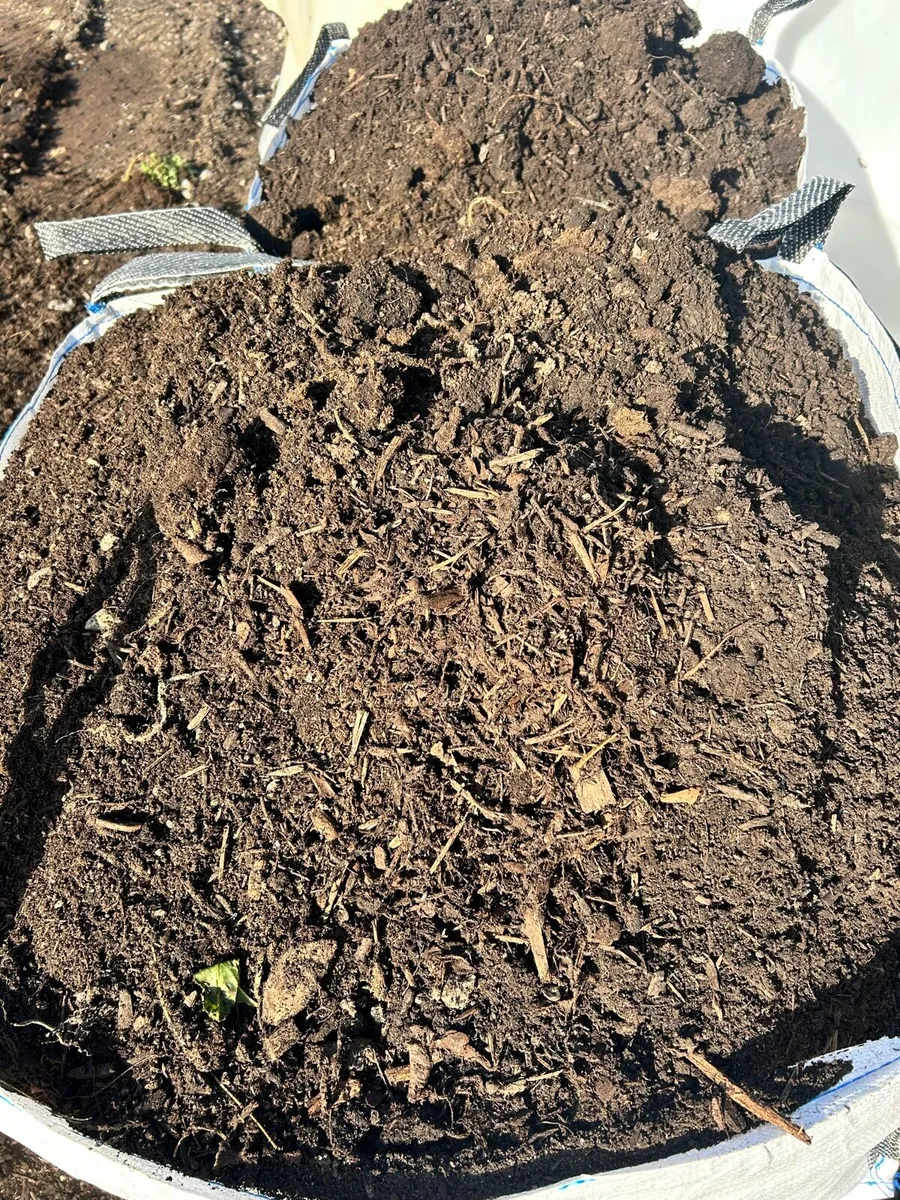 Farmyard compost & Topsoil - Image 2