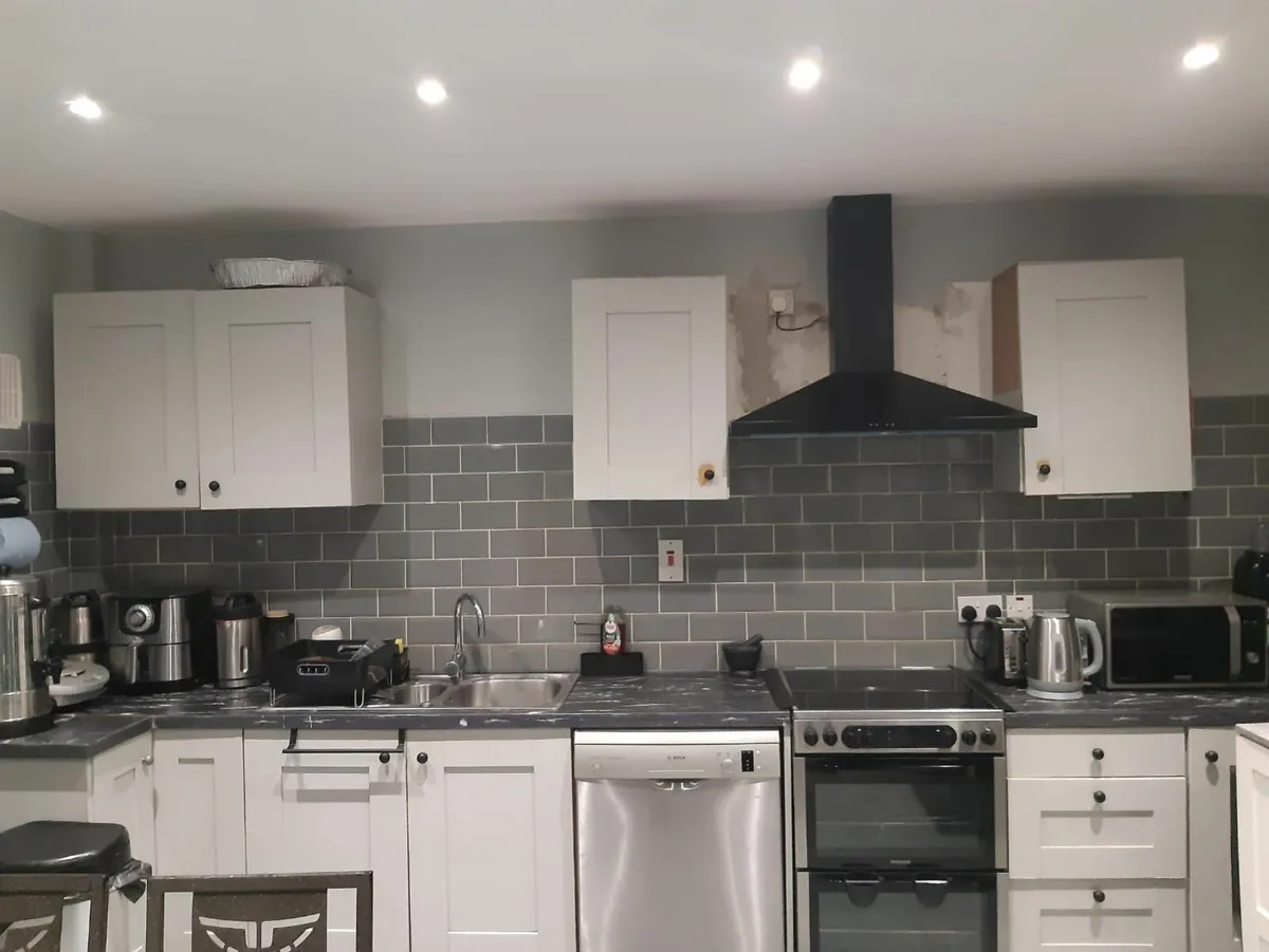 Kitchen cabinet - Image 1
