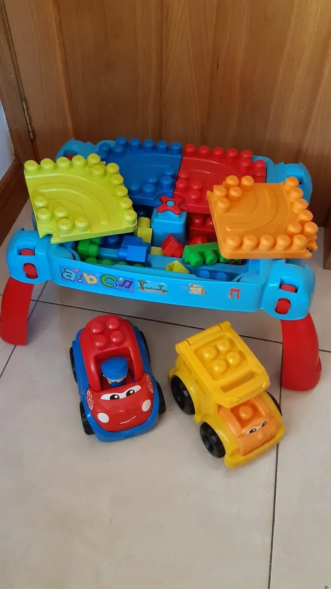 Megabloks Build 'n' Learn Table with Trucks - Image 1