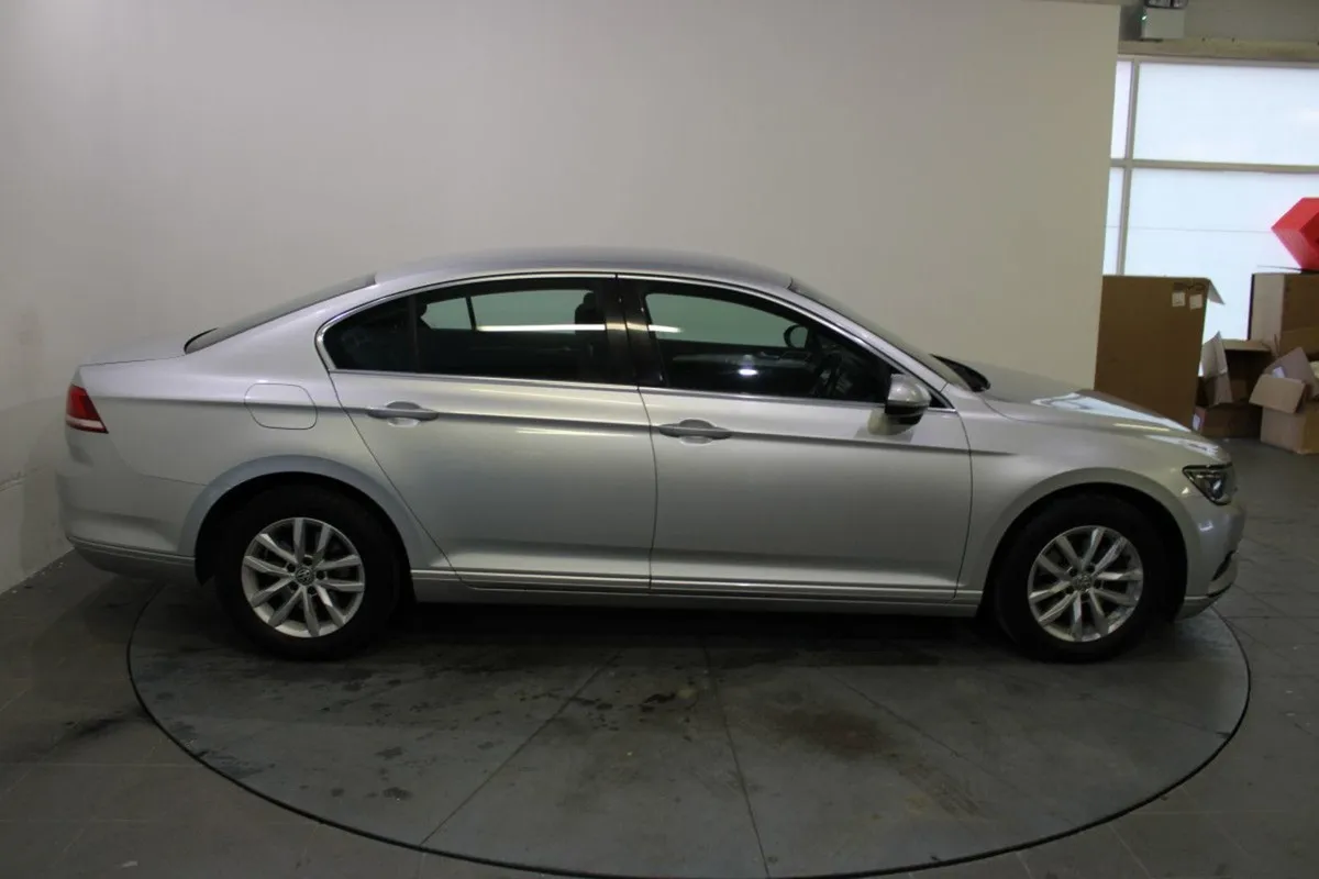 Volkswagen Passat 1.6 TDI 120HP Comfortline - Image 4