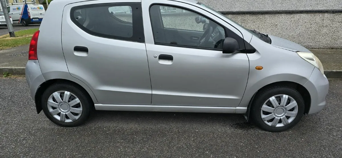 € 2500 VERY LOW KMS 1 litre suzuki alto & NCT - Image 2