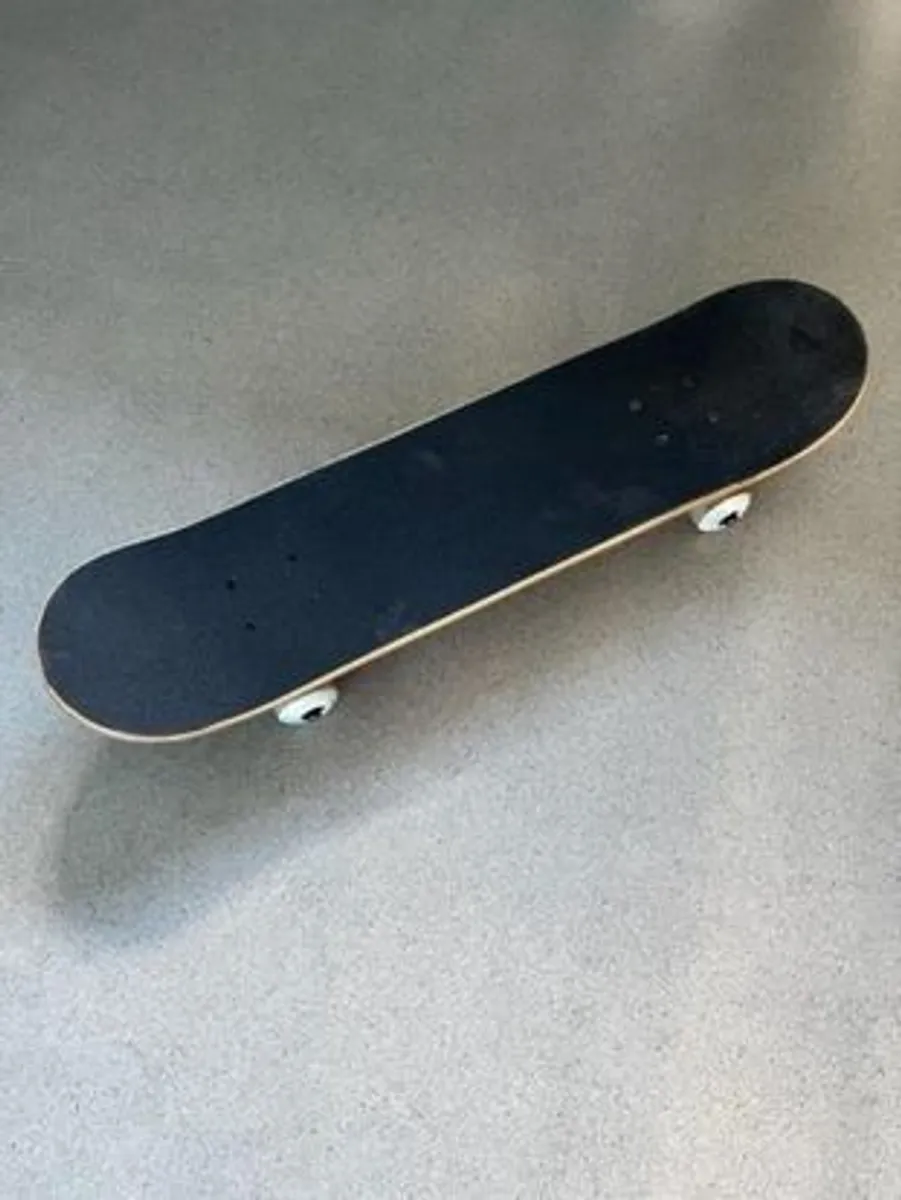 skateboard and Helmut - Image 2