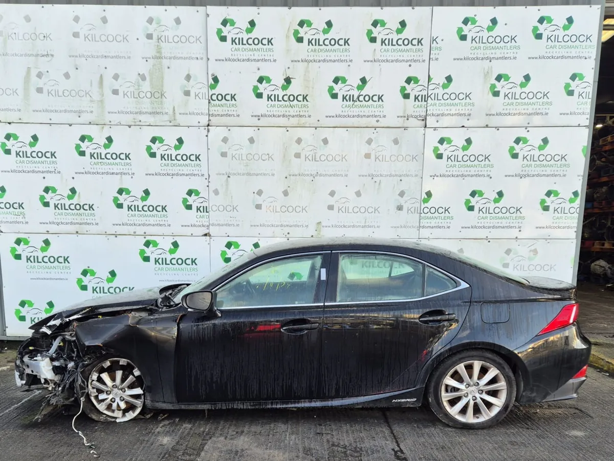 2015 LEXUS IS300H