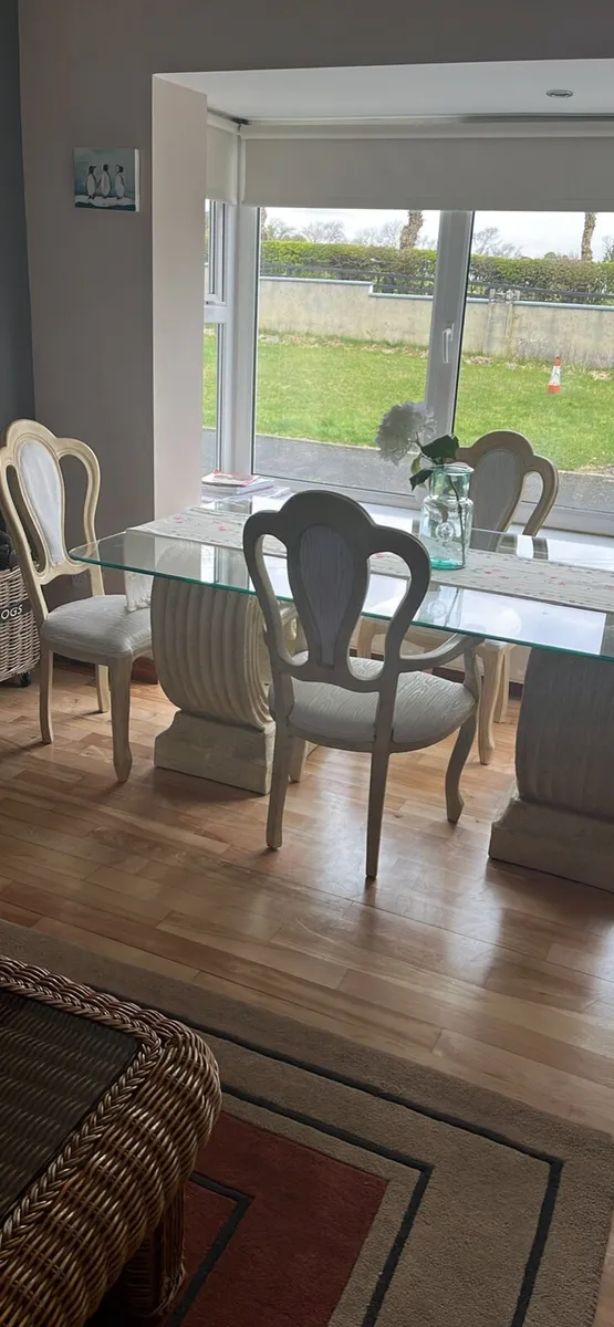 Luxury dining table and chairs - Image 1