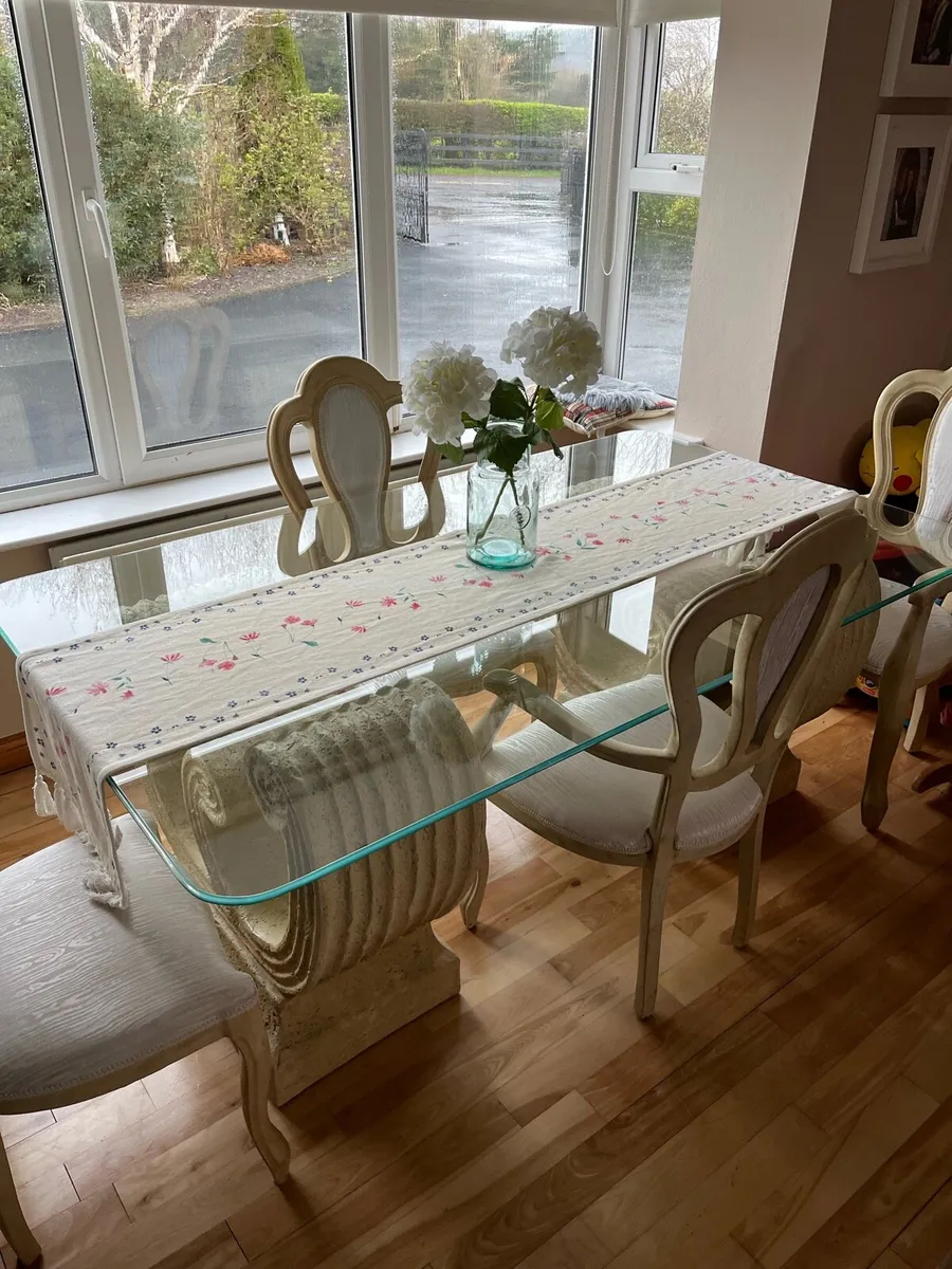 Luxury dining table and chairs - Image 3