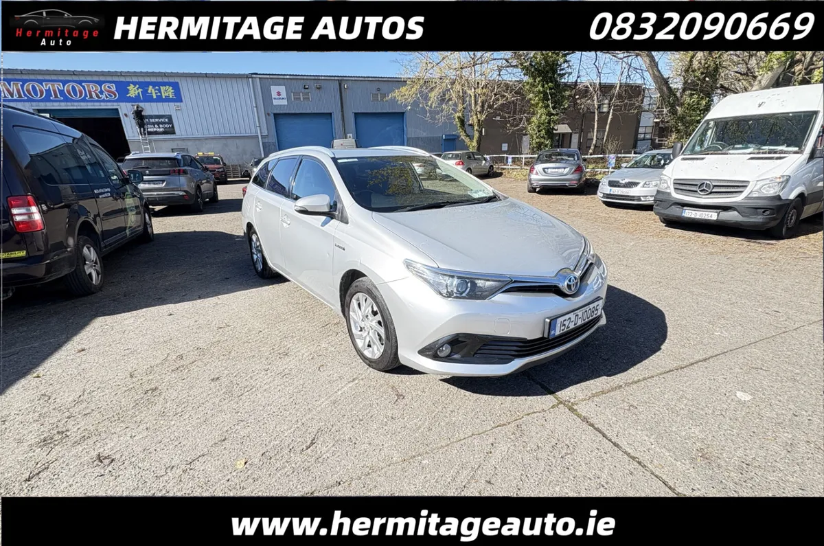 2015 Toyota Auris Hybrid 1.8 - Image 1