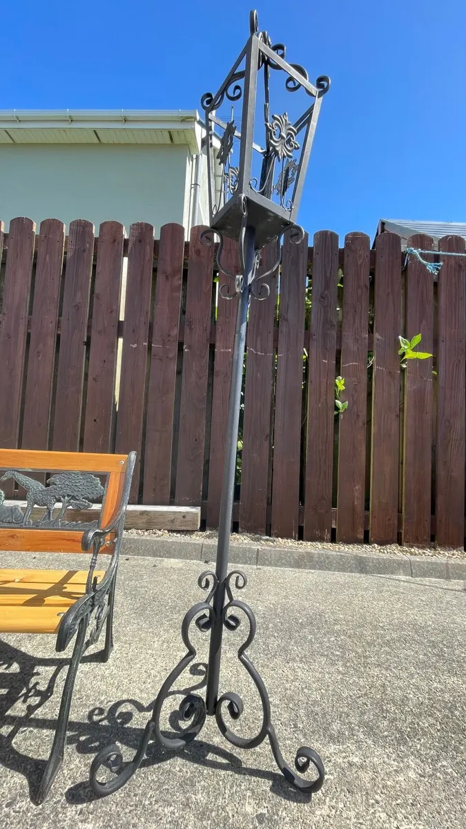 Outdoor decor - Image 2