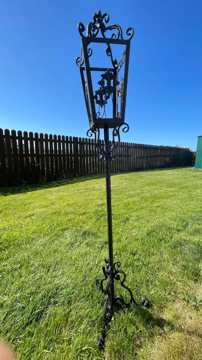 Outdoor decor - Image 3