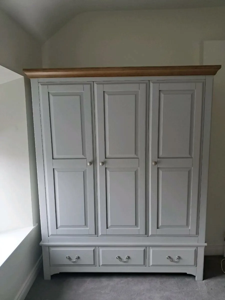 Bedroom furniture - Image 1