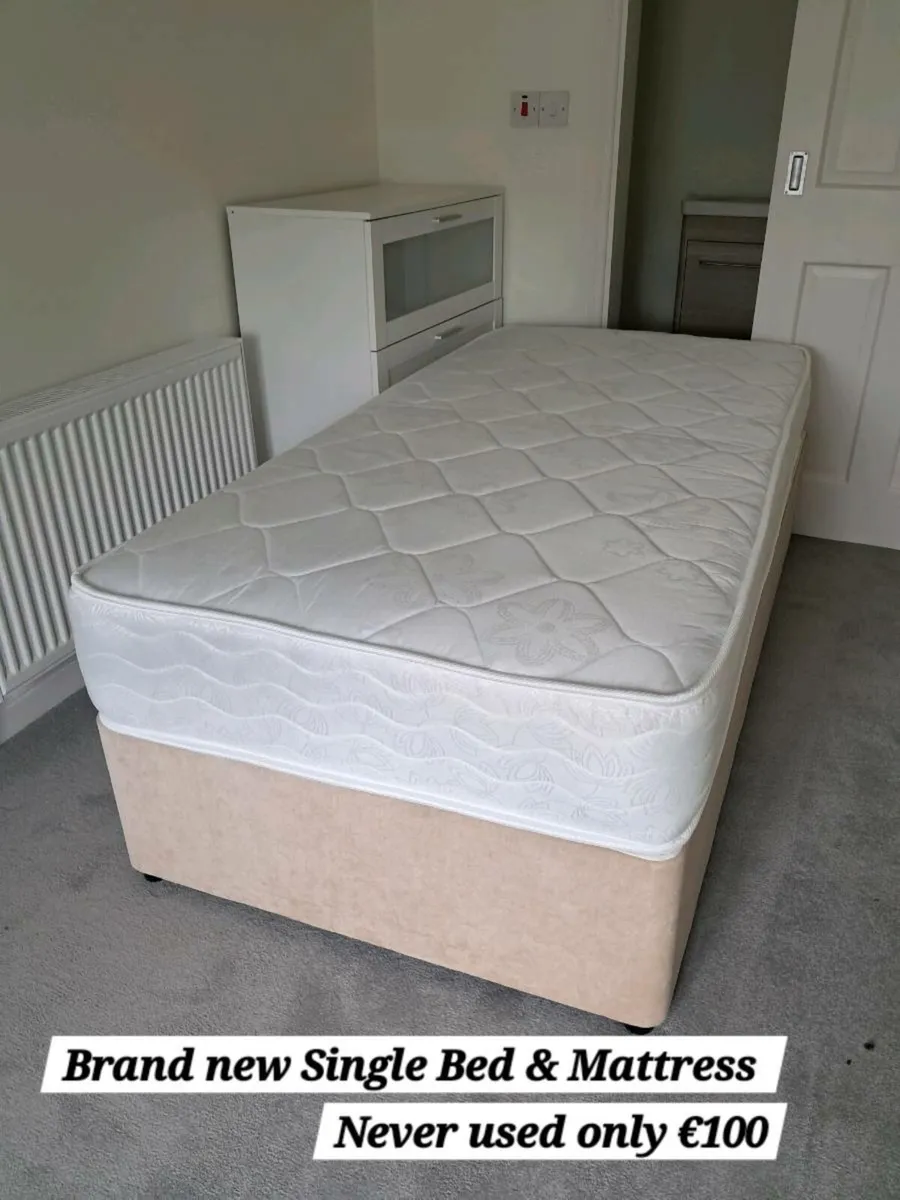 Bedroom furniture - Image 4
