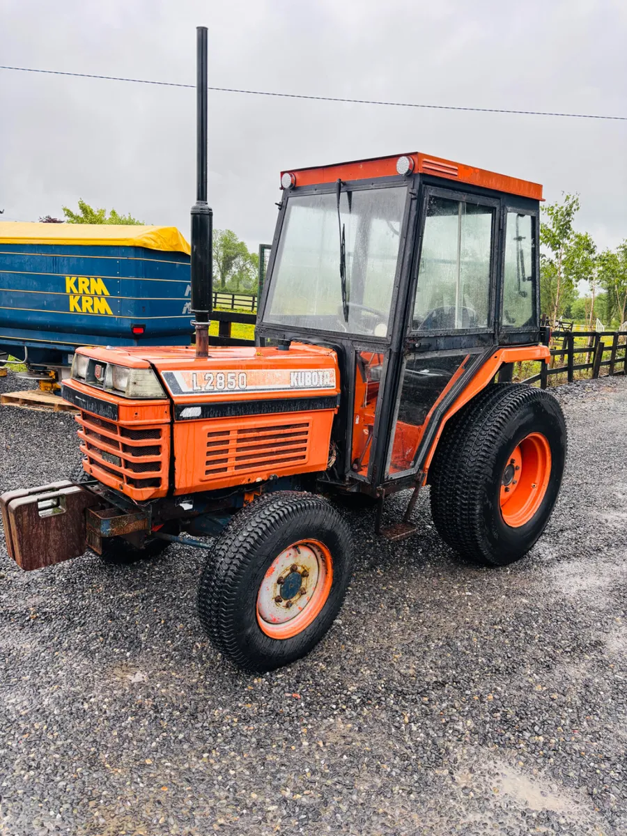 Kubota  L2850 compact Tractor - Image 2