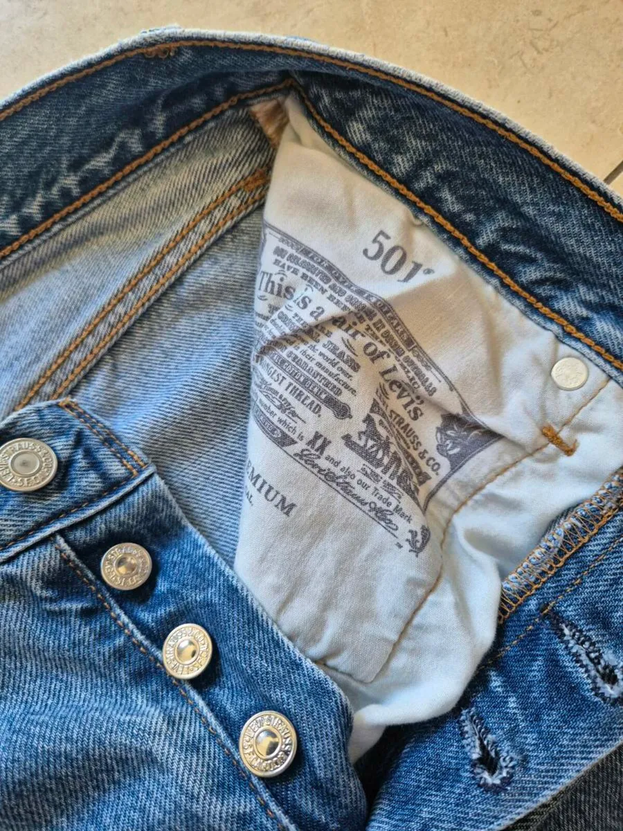 Levis - Image 3