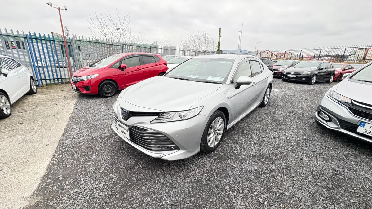 Toyota Camry 2.5 Hybrid Automatic 2019 - Image 3