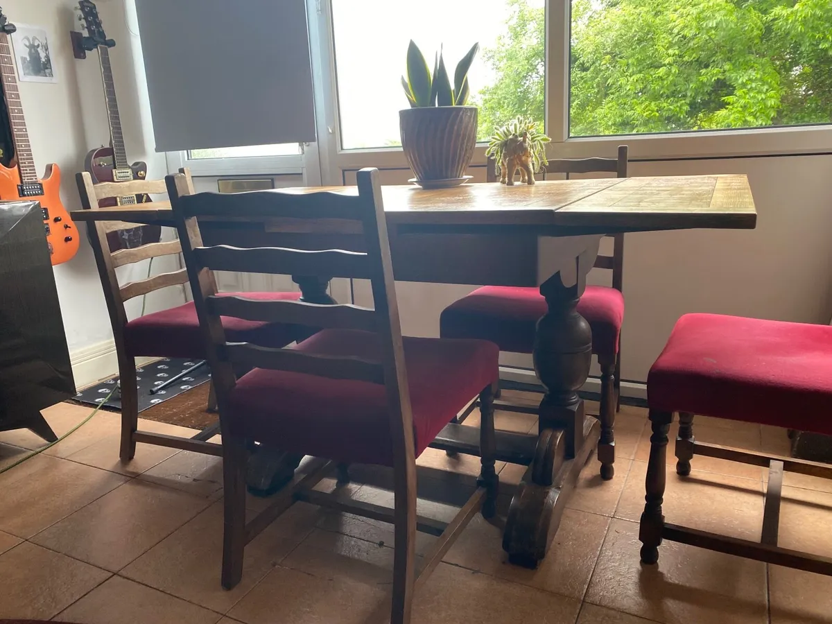 Dining table and chairs - Image 1