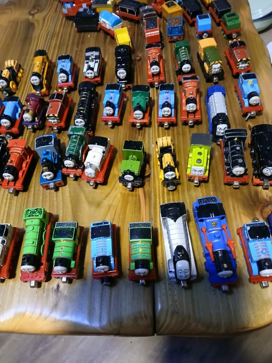 THOMAS AND FRENDS MAGNETIC TRAINS - Image 1